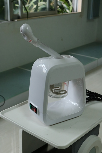 Hydrating facial steamer for salon use